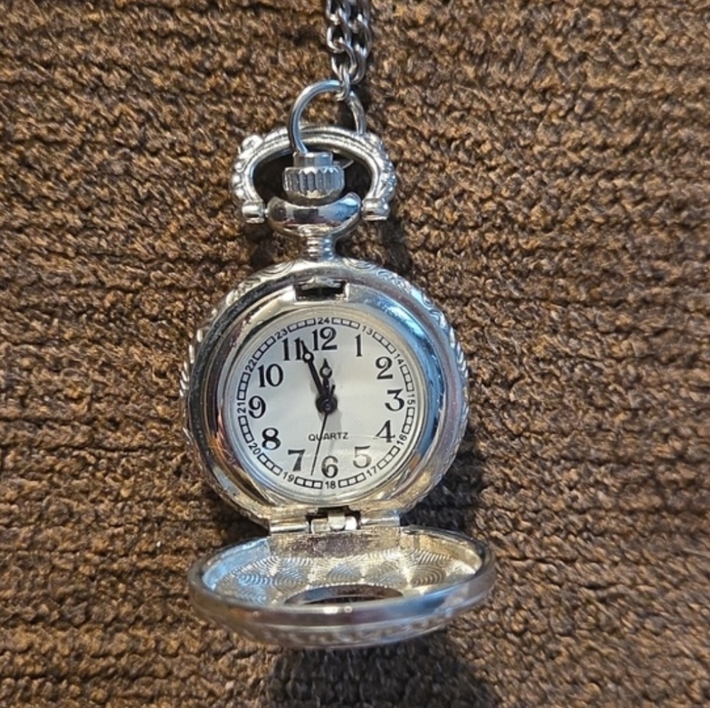 Clock Necklace - Picture 4 of 5